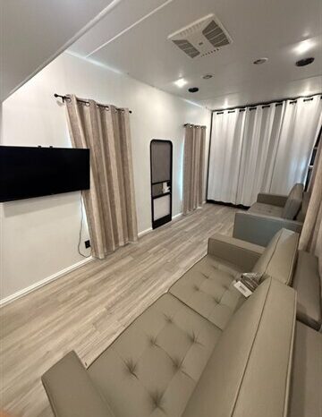 
								2018 Grand Design Momentum 398M full									