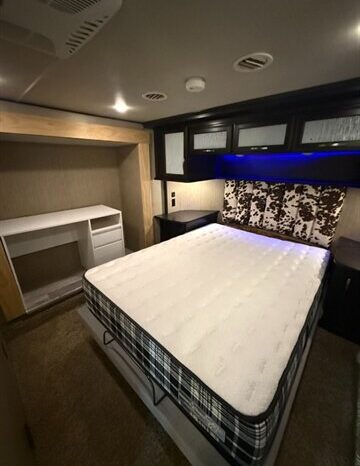 
								2018 Grand Design Momentum 398M full									
