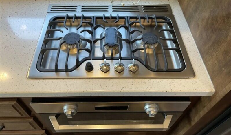 
								2018 Heartland Bighorn 3270RS full									
