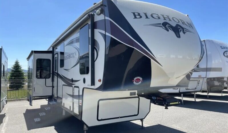
								2018 Heartland Bighorn 3270RS full									