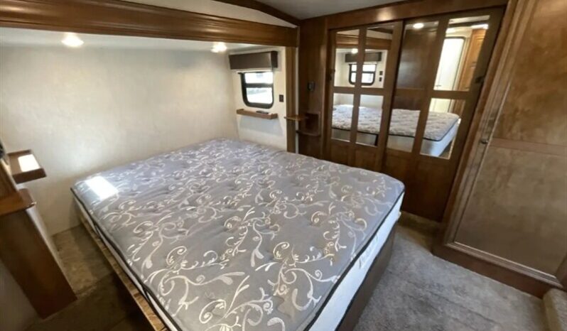 
								2018 Heartland Bighorn 3270RS full									