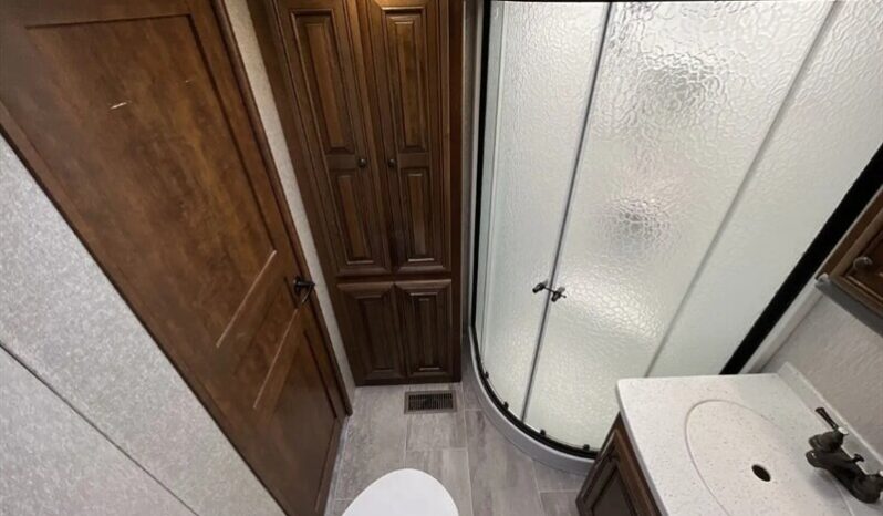 
								2018 Heartland Bighorn 3270RS full									