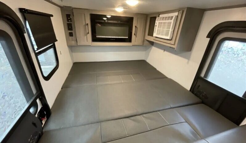 
								2024 Dutchmen Coleman Rubicon 1400BH full									