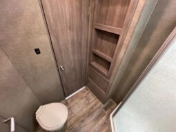 
										2017 Pacific Coachworks Rage’n 29FBSL full									