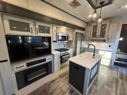 
										2023 Keystone Montana High Country 381TB full									