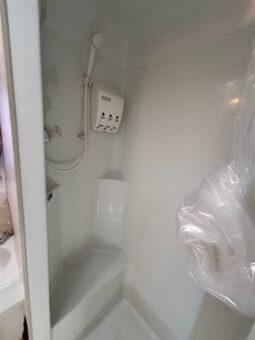 
										1996 Bigfoot 2500 10.6′ full									
