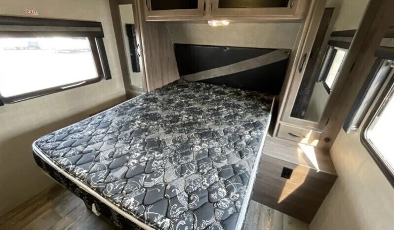 
								2017 Pacific Coachworks Rage’n 29FBSL full									