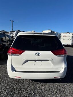 
										2014 Toyota Sienna LE full									