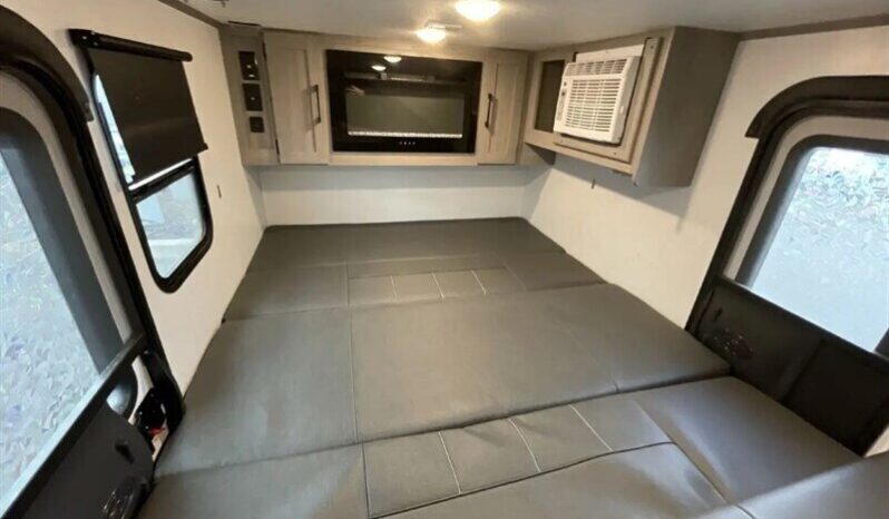 
								2024 Dutchmen Coleman Rubicon 1400BH full									