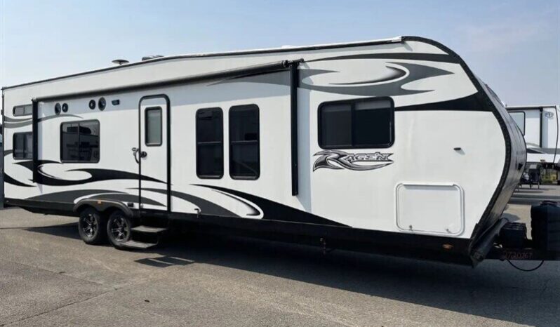 
								2017 Pacific Coachworks Rage’n 29FBSL full									