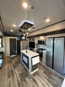 
										2023 Keystone Montana High Country 381TB full									
