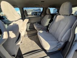 
										2014 Toyota Sienna LE full									
