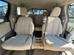 
										2014 Toyota Sienna LE full									