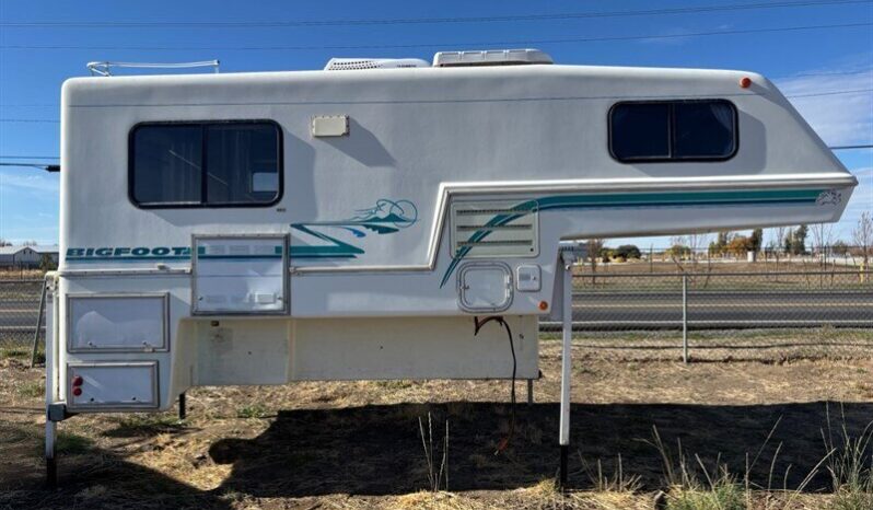 
								1996 Bigfoot 2500 10.6′ full									