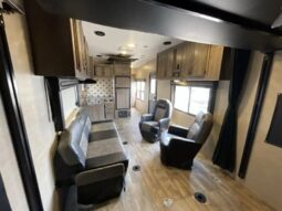 
										2017 Pacific Coachworks Rage’n 29FBSL full									
