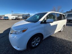 
										2014 Toyota Sienna LE full									