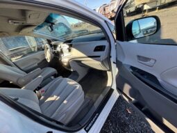 
										2014 Toyota Sienna LE full									